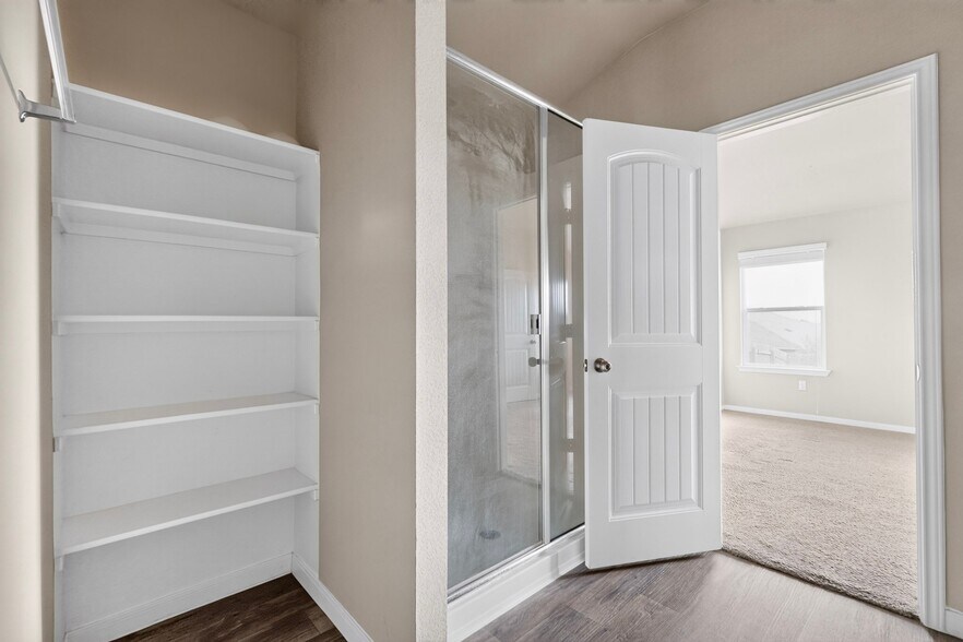 Building Photo - 402 Pentire Way