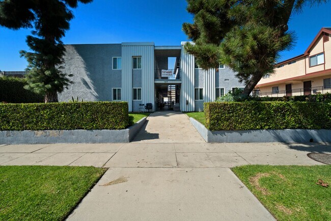 Building Photo - 317 Western Ave