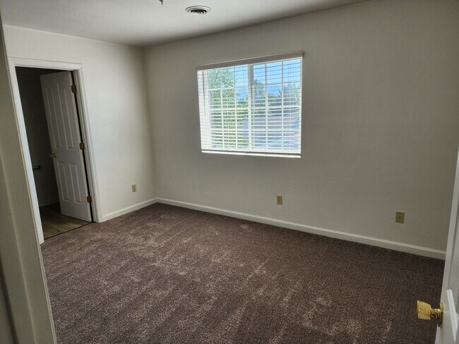 Building Photo - 110 N 11th Ave