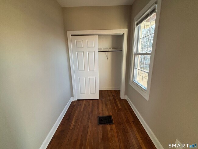 Building Photo - 19 Darina Pl