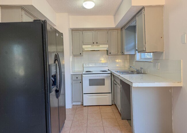Building Photo - MWC HOME FOR RENT!
