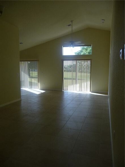 Building Photo - 515 Calamondin Way SW