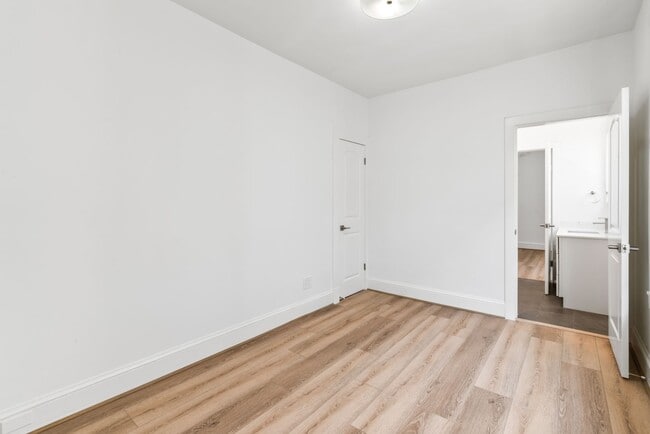 Building Photo - Remodeled 4Bd/2.5Ba Single-Family Home in ...