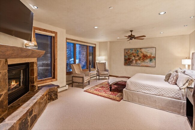 Building Photo - 395 Silverlode Dr