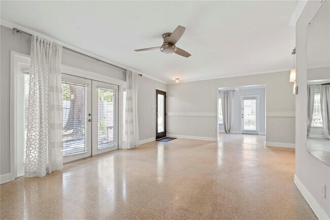 Building Photo - 3002 W De Leon St