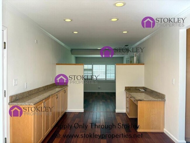Building Photo - 158 Cameo Dr