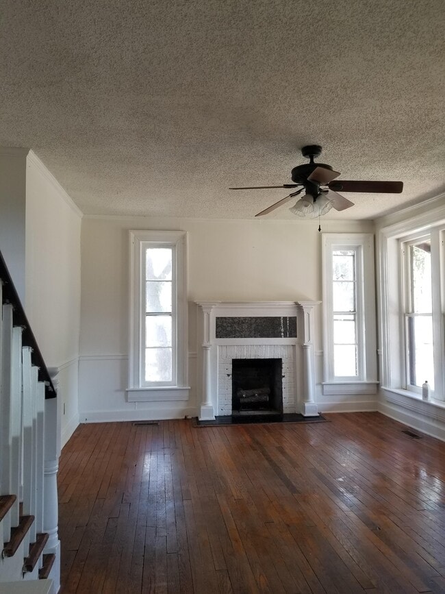 Primary Photo - 424 Peach St