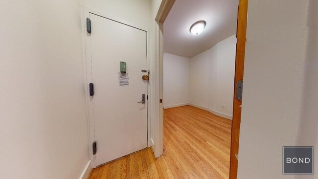Building Photo - 129 E 97th St