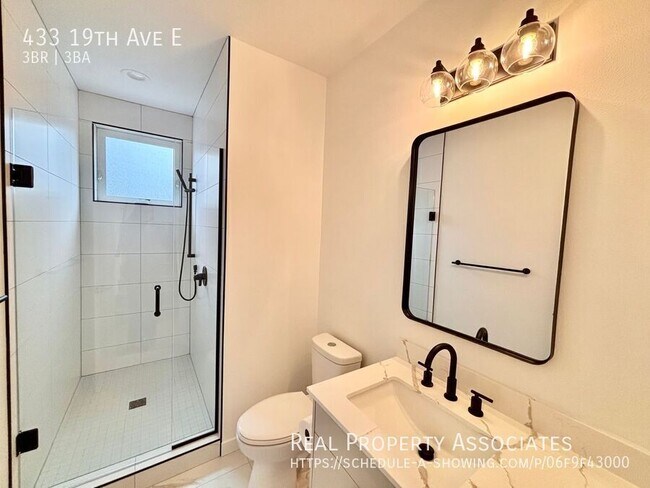 Building Photo - 433 19th Ave E