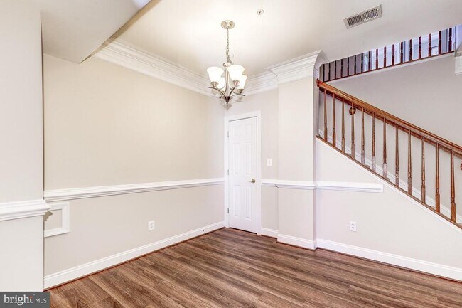 Building Photo - 14873 Cloverdale Rd
