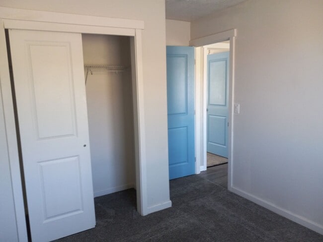 Building Photo - Stylish Comfort in the Heart of Pullman