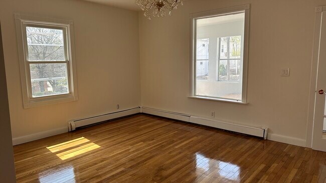 Building Photo - 48 Buckley St