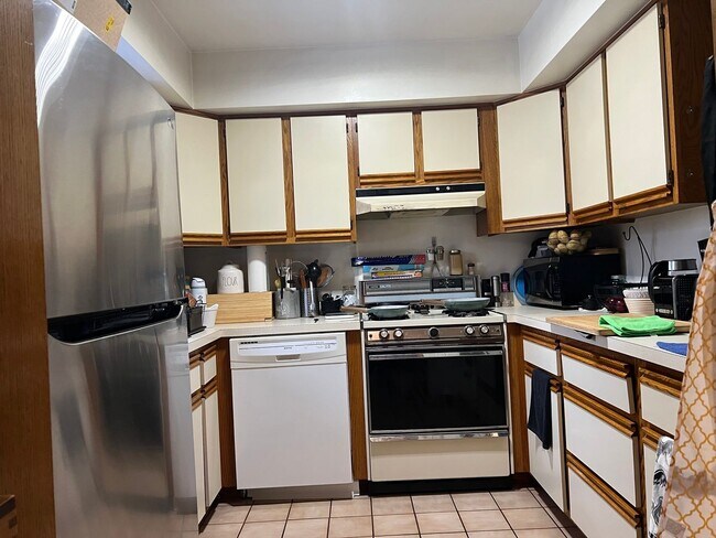 Building Photo - 509 E Lake Ave