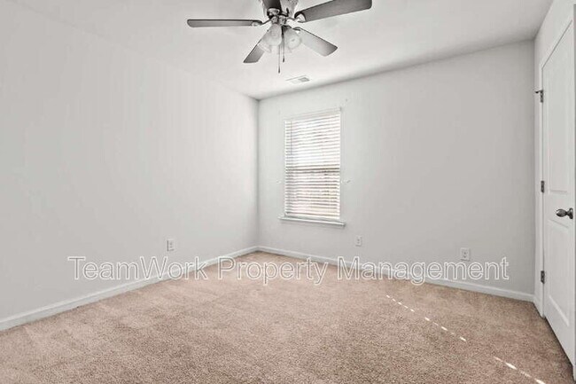 Building Photo - 413 Zenith Blvd