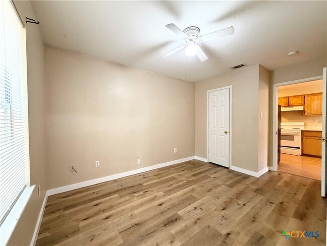 Building Photo - 898 Advance St