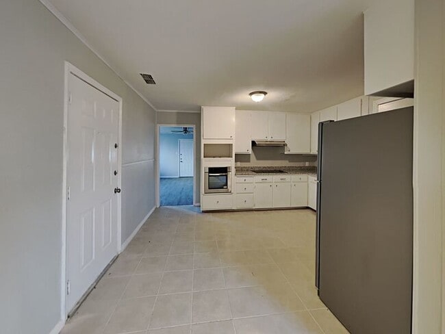 Building Photo - 4725 Dilworth Ct