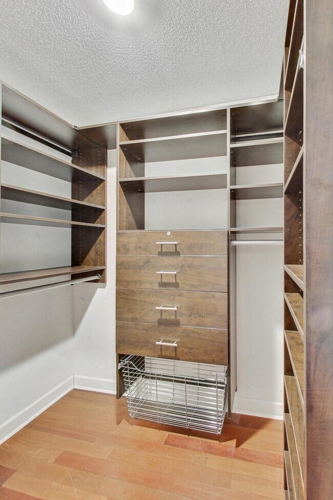 Building Photo - 2 E Erie St