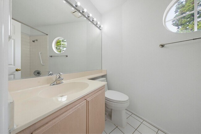 Building Photo - A wonderful opportunity to lease a bright, spacious Irvine home