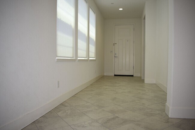 Building Photo - 6000 Danwood Dr