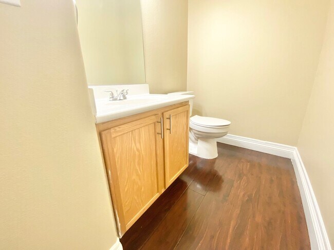 Building Photo - BEAUTIFUL 3 BEDROOM 2.5 BATHROOM 2 CAR GAR...