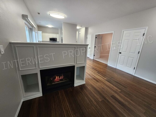Building Photo - Super Cute 3+ Bd 2ba Ranch Style Home With...