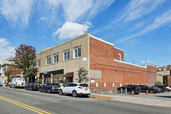 Building Photo - 331 Bloomfield Ave