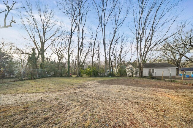 Building Photo - 1703 Lowder St