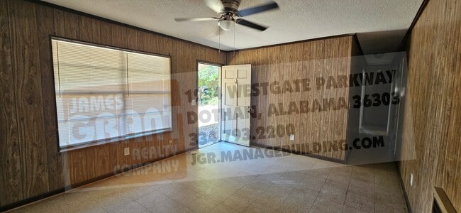 Building Photo - 2404 Scott Rd