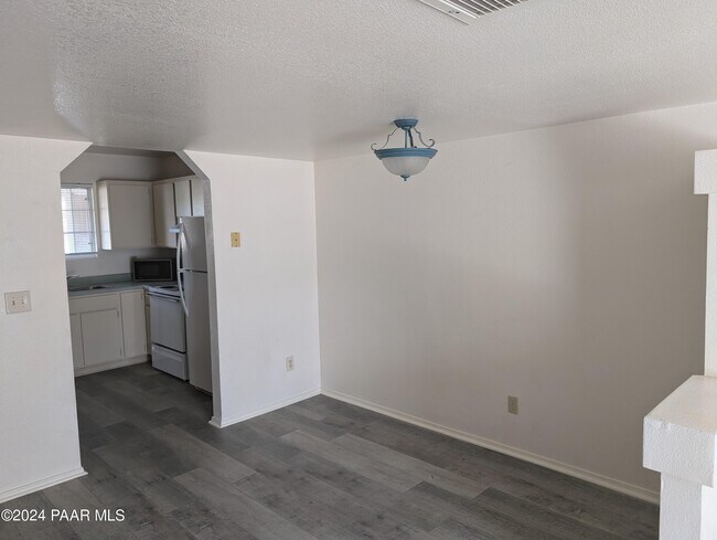 Building Photo - 9615 E Lakeshore Dr