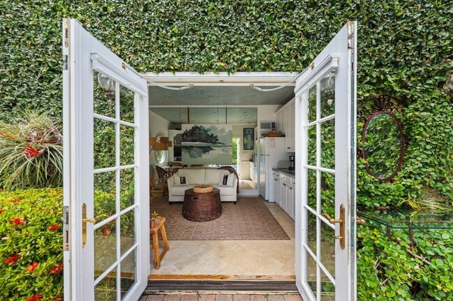 Building Photo - 605 Sunset Rd