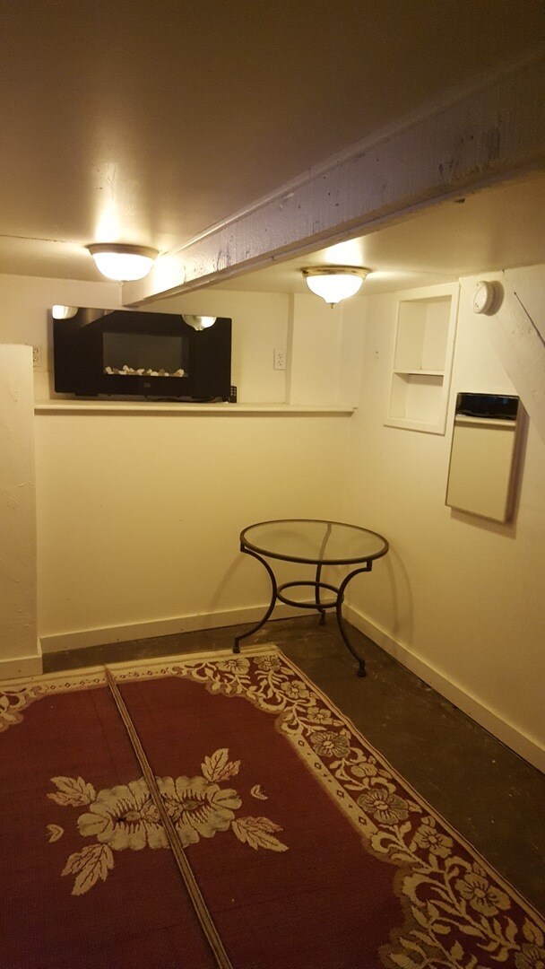 Building Photo - UNM - NOB HILL 2 Bedroom HOUSE 1  Bath PARKING