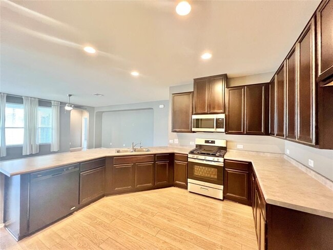 Building Photo - 5813 Sardinia Dr
