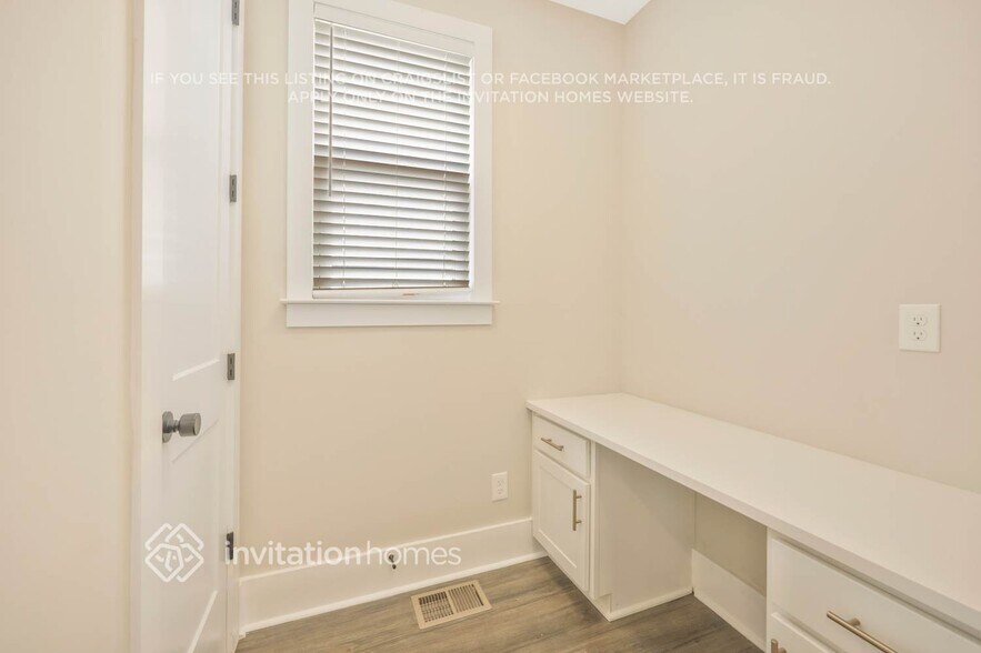 Building Photo - 212 Founders Ln