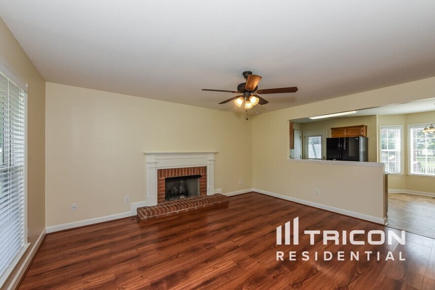 Building Photo - 2933 Mercer Ln