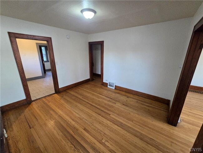 Building Photo - 322 Spring St