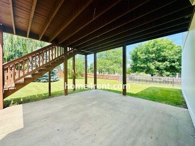 Building Photo - Brand New Paint, Wood Floors, Walkout Fini...