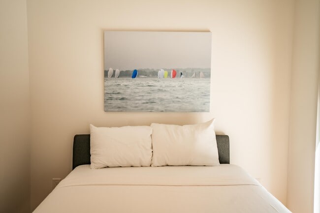 Queen Size Bed - 5831 Oslo St