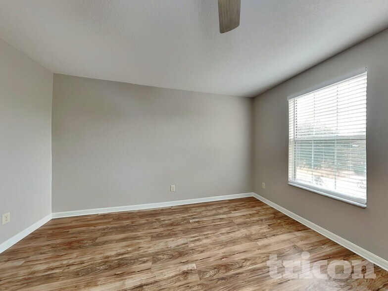 Building Photo - 243 Tower View Dr W