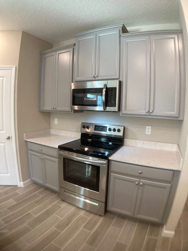 Building Photo - Comfortable 3 Bedroom Home With Great Outdoor Space