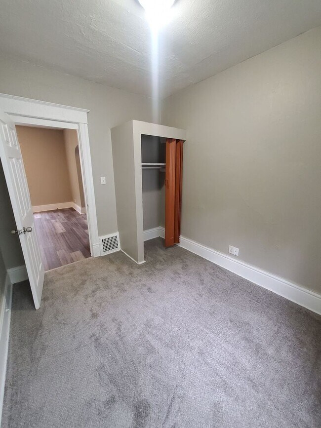 Building Photo - 509 Parkview Dr