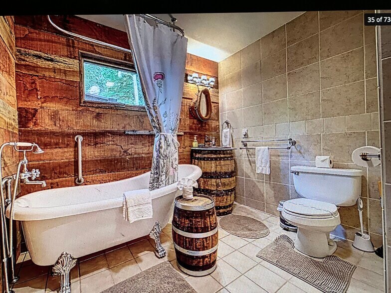 Master bathroom - 7022 Aska Rd