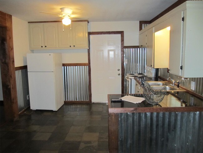 Building Photo - 610 Jefferson Ave