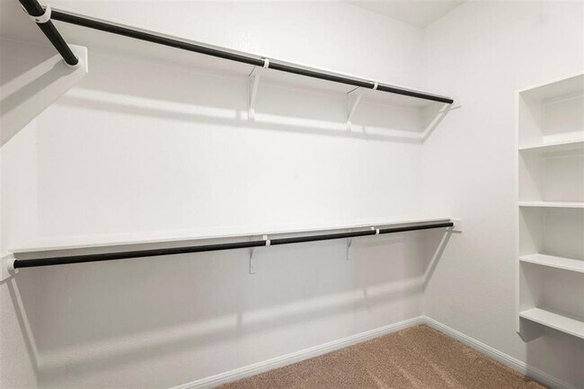 Building Photo - 204 Grn Knl Ln