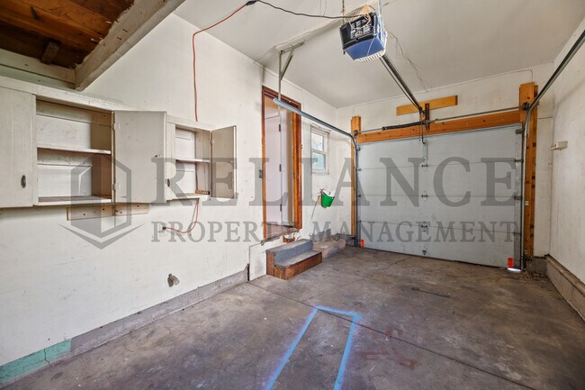 Building Photo - 3026 S Vine St