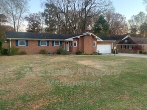 Building Photo - 2404 Blanche Dr