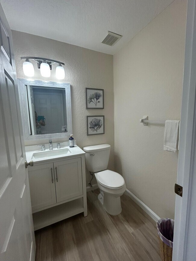 Building Photo - 1140 Staghorn St