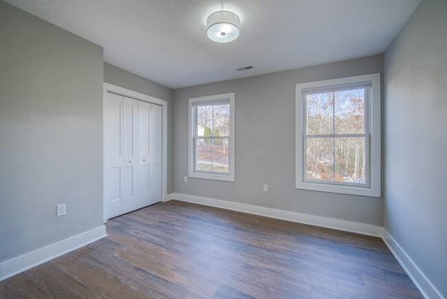 Building Photo - 44 Sherwood Vlg Ct