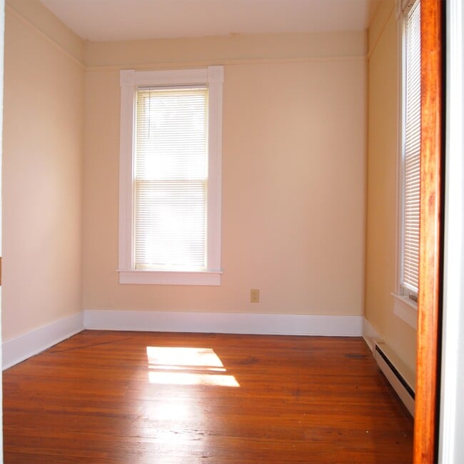 Building Photo - 49 S Howell St