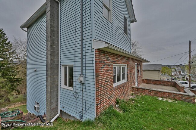 Building Photo - 189 Johnson St