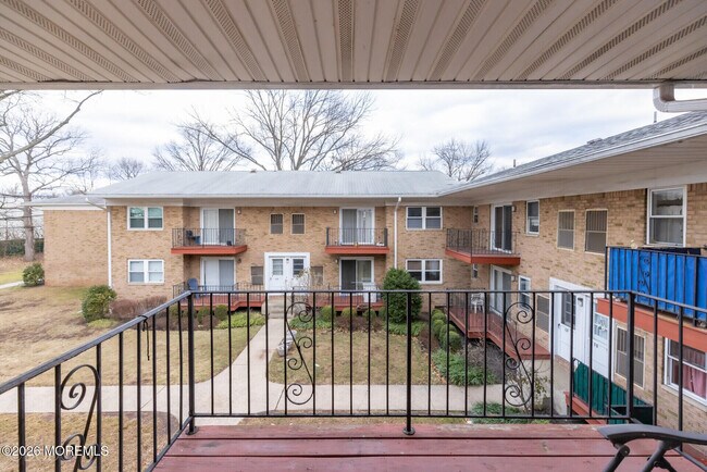 Building Photo - 187 Evergreen Rd